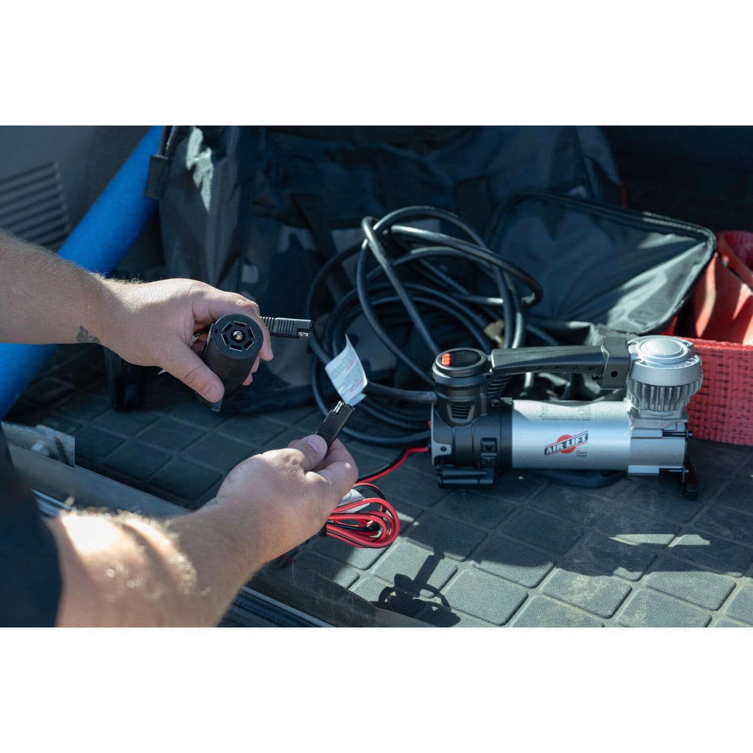 16153_7WayAdapter_Carousel_05 - F66F5968-C398-44EF-ADD86C55EA0DDC43