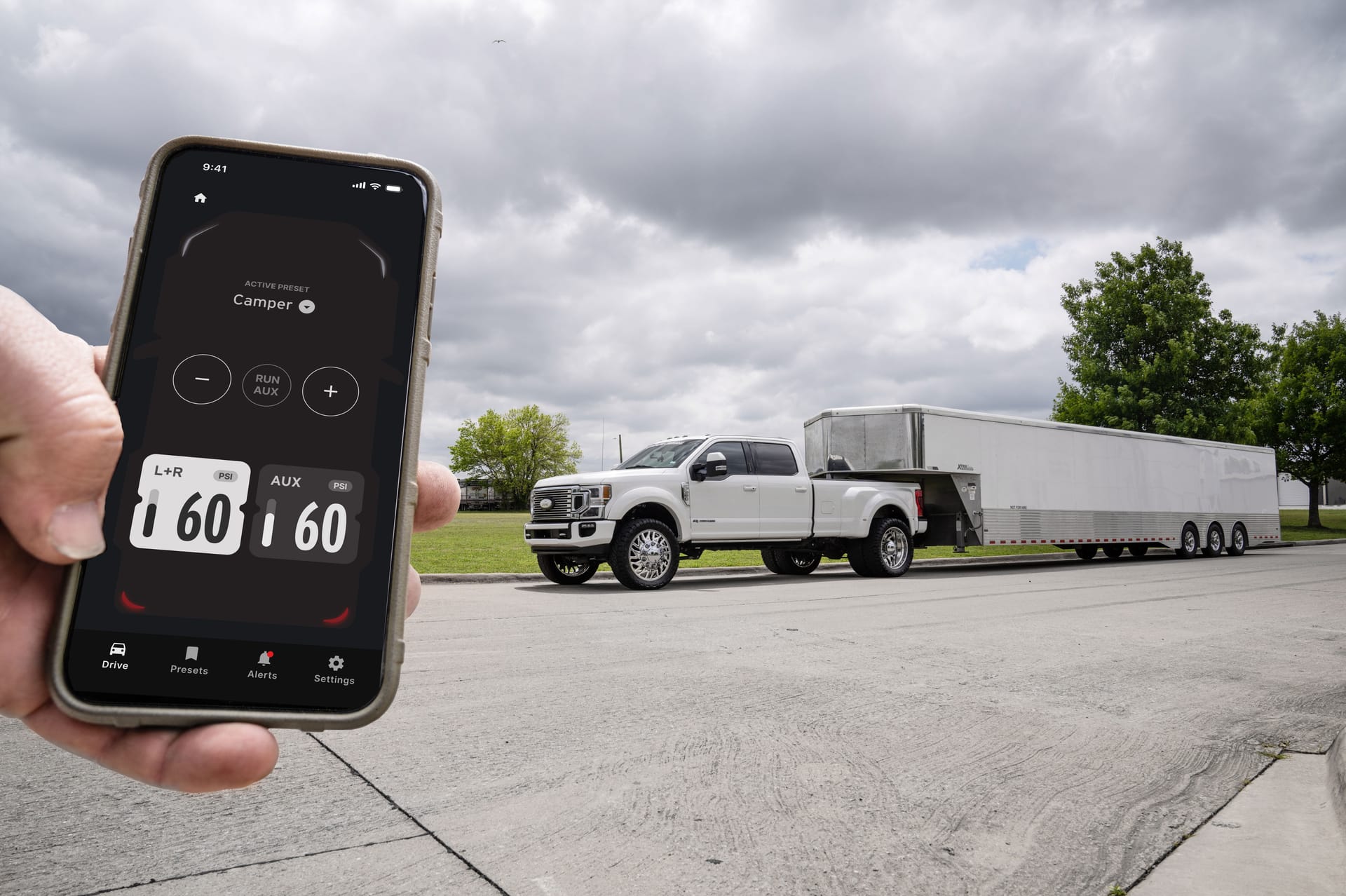 AirConnectEZ-app-phone-outsidetruck