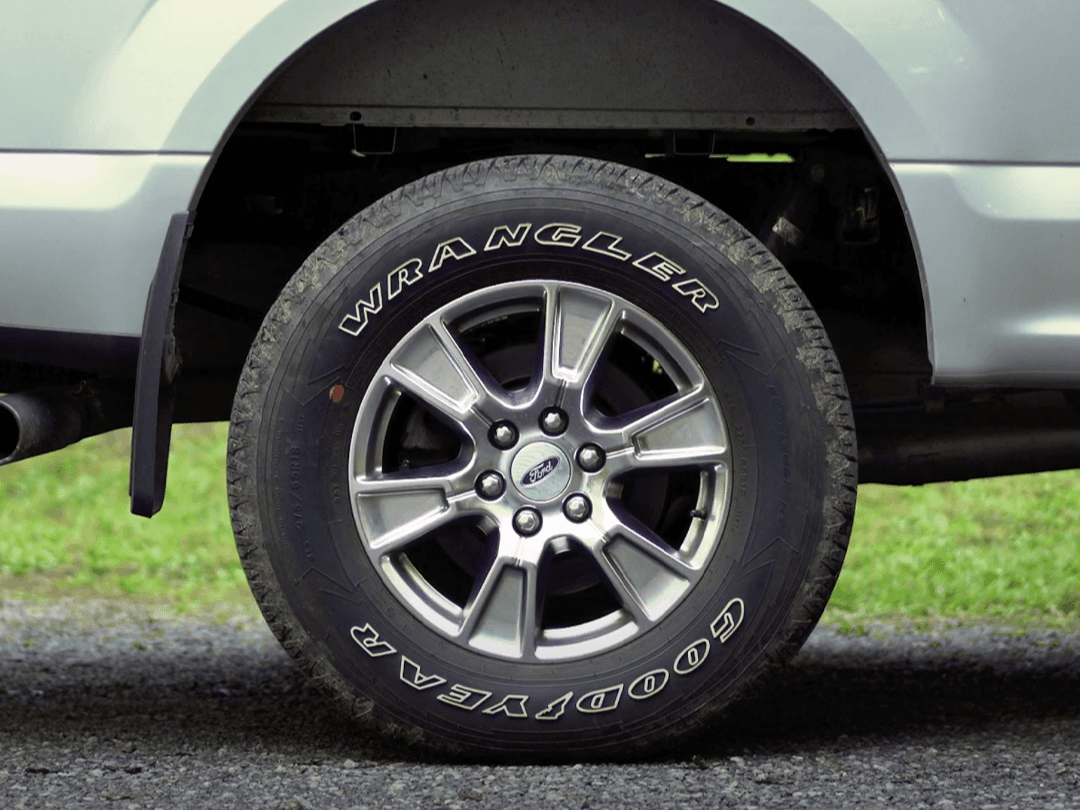 level truck tire and wheel well
