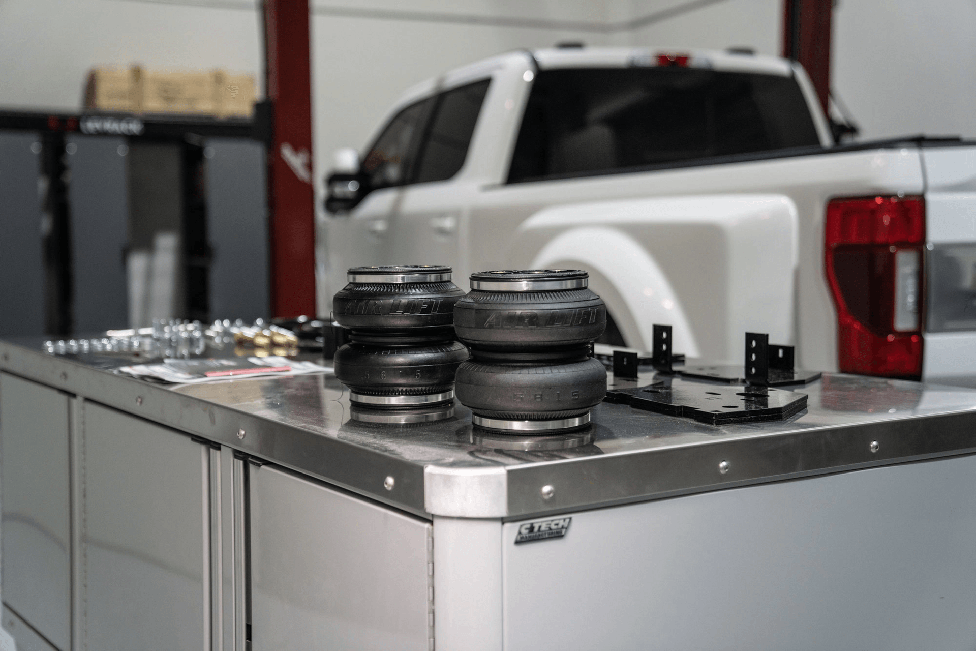 On-Board Air Compressor Systems for Air Springs | Air Lift Company